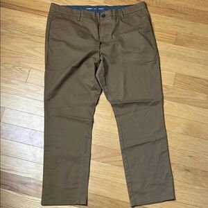 Old Navy Tan Chinos | 40x30